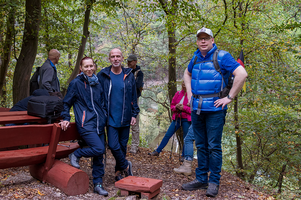 Kommunalpolitiker Alexander Heppe (AfD) unterhält sich mit Interessierten Bürgern.