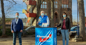 Bild vom Infostand mit Dr. Jan Bollinger, Alexander Heppe und Isabel Michels